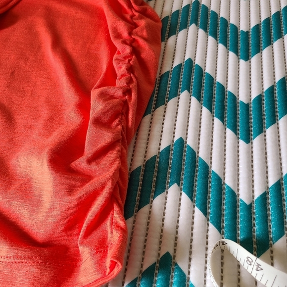 A Pea in the Pod orange maternity v-neck ruched shirt,sz S (PTP 17.5) - Picture 4 of 5